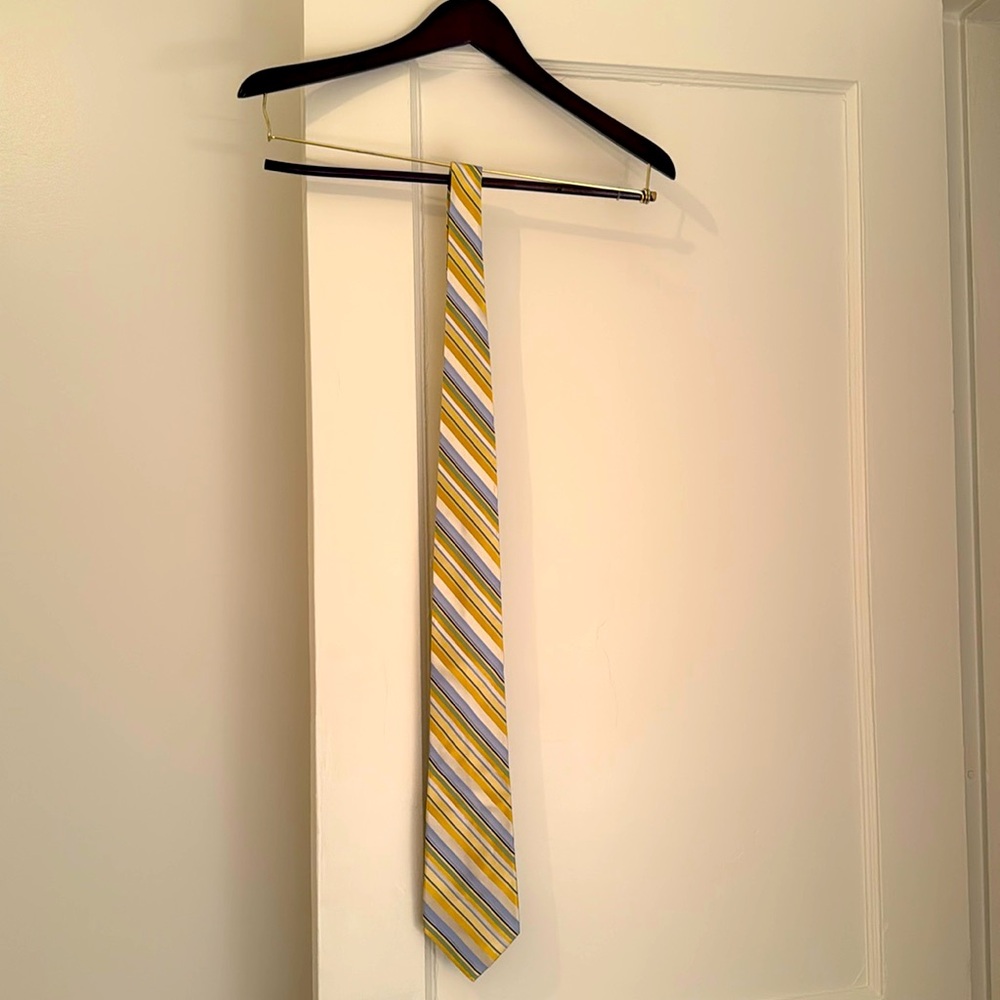 Multi color tie